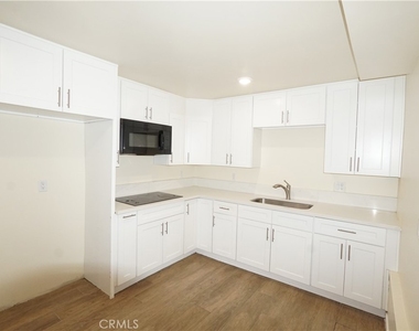 448 W 41st Place - Photo Thumbnail 26