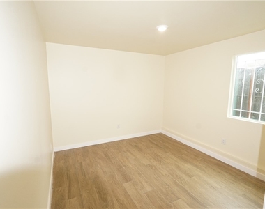 448 W 41st Place - Photo Thumbnail 15