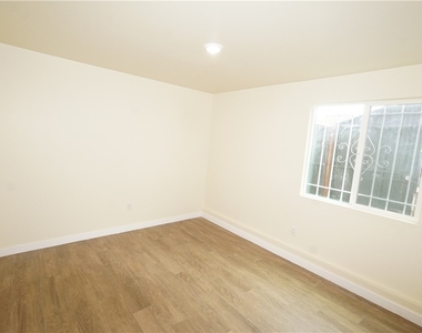 448 W 41st Place - Photo Thumbnail 31