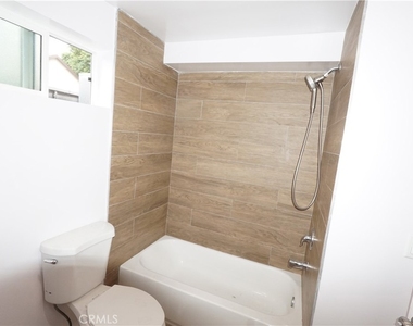 448 W 41st Place - Photo Thumbnail 12