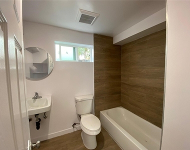 448 W 41st Place - Photo Thumbnail 22