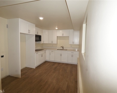 448 W 41st Place - Photo Thumbnail 32