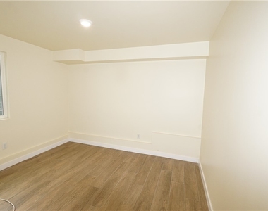 448 W 41st Place - Photo Thumbnail 13