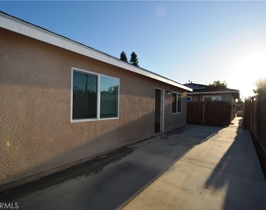 18328 Devlin Avenue - Photo Thumbnail 6