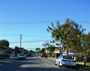 18328 Devlin Avenue - Photo Thumbnail 25