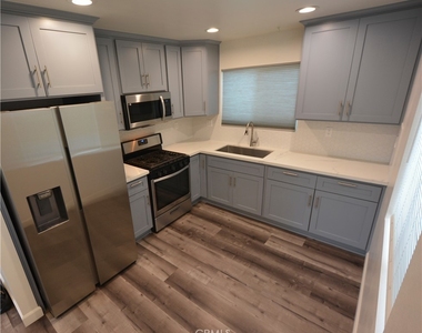 18328 Devlin Avenue - Photo Thumbnail 11