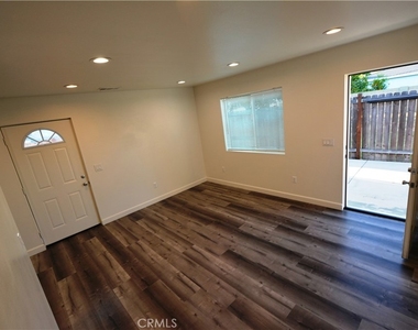 18328 Devlin Avenue - Photo Thumbnail 9