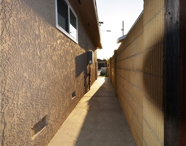 18328 Devlin Avenue - Photo Thumbnail 4