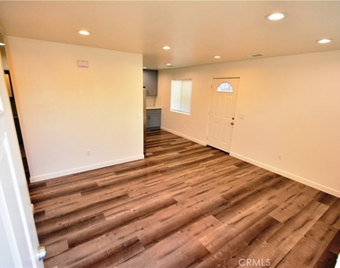 18328 Devlin Avenue - Photo Thumbnail 8
