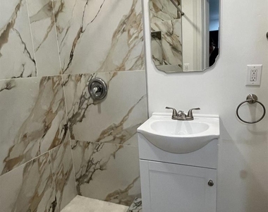 137 Carnation Ave. - Photo Thumbnail 9