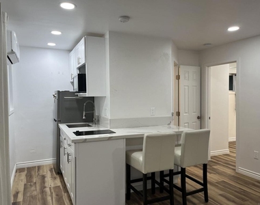 137 Carnation Ave. - Photo Thumbnail 3