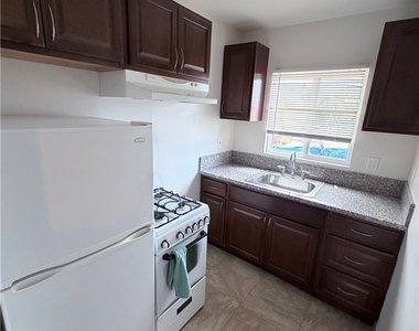 1248 Wesley Avenue - Photo Thumbnail 6