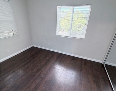 1248 Wesley Avenue - Photo Thumbnail 4