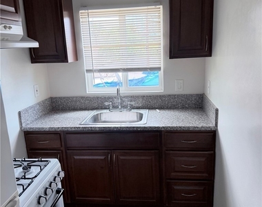 1248 Wesley Avenue - Photo Thumbnail 5
