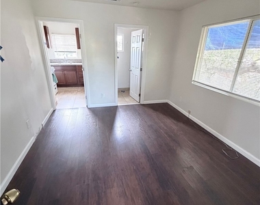 1248 Wesley Avenue - Photo Thumbnail 2