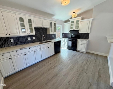8735 E Fairview Avenue - Photo Thumbnail 6