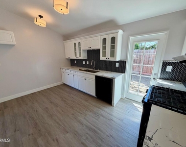 8735 E Fairview Avenue - Photo Thumbnail 7