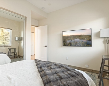 1215 Valley View Drive - Photo Thumbnail 21