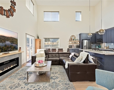 1215 Valley View Drive - Photo Thumbnail 2