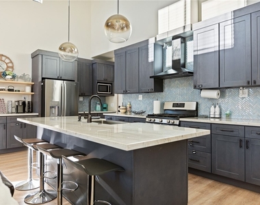 1215 Valley View Drive - Photo Thumbnail 7