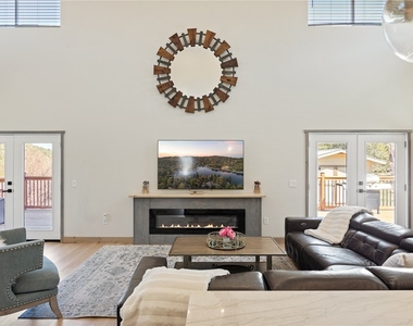 1215 Valley View Drive - Photo Thumbnail 5