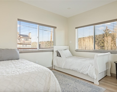 1215 Valley View Drive - Photo Thumbnail 16