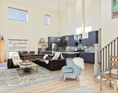 1215 Valley View Drive - Photo Thumbnail 8