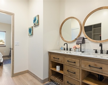 1215 Valley View Drive - Photo Thumbnail 14