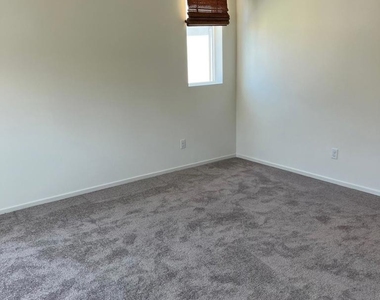 5422 Beachfront - Photo Thumbnail 17