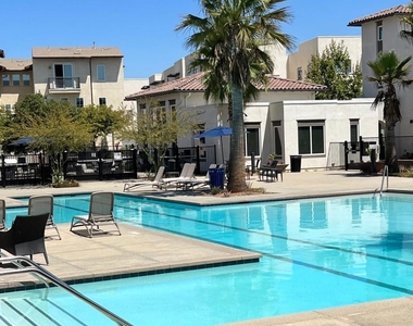 5422 Beachfront - Photo Thumbnail 7