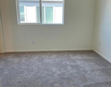 5422 Beachfront - Photo Thumbnail 5