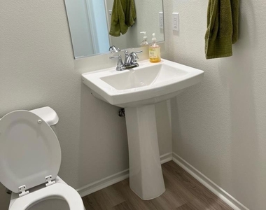 5422 Beachfront - Photo Thumbnail 15