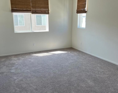 5422 Beachfront - Photo Thumbnail 18