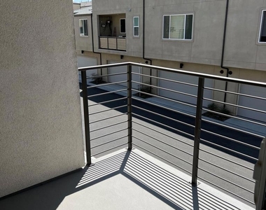 5422 Beachfront - Photo Thumbnail 2