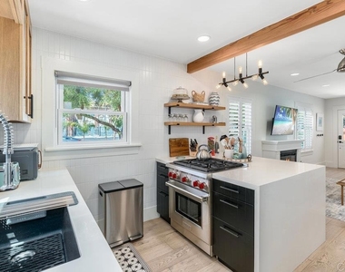 818 7th Street - Photo Thumbnail 11