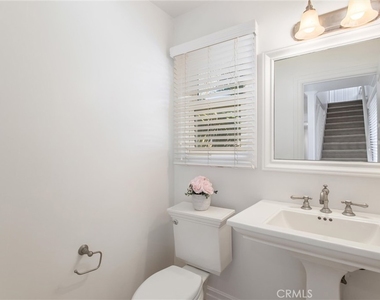 512 1/2 35th Street - Photo Thumbnail 8
