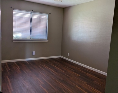 27535 Lakeview - Photo Thumbnail 5