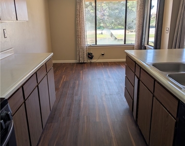 27535 Lakeview - Photo Thumbnail 11
