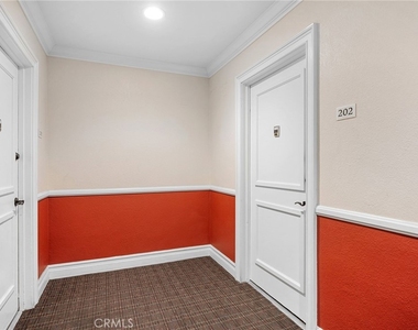 15344 Weddington Street - Photo Thumbnail 2