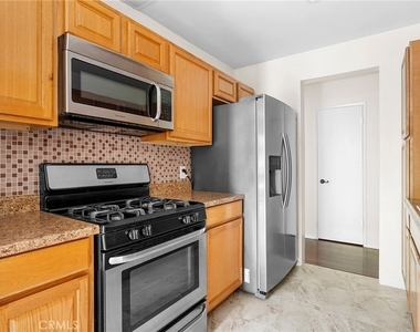 15344 Weddington Street - Photo Thumbnail 9