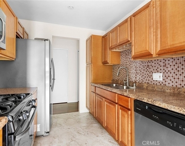 15344 Weddington Street - Photo Thumbnail 8