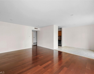15344 Weddington Street - Photo Thumbnail 6