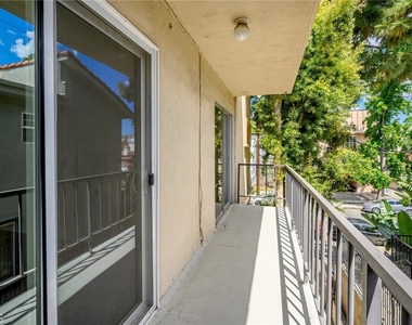 15344 Weddington Street - Photo Thumbnail 15