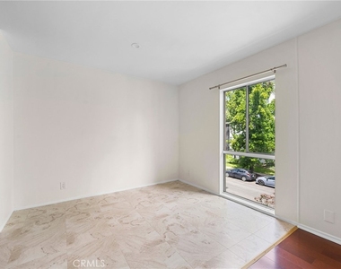 15344 Weddington Street - Photo Thumbnail 7