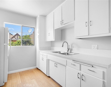 351 Salem Street - Photo Thumbnail 8