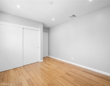 351 Salem Street - Photo Thumbnail 14