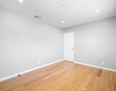 351 Salem Street - Photo Thumbnail 11