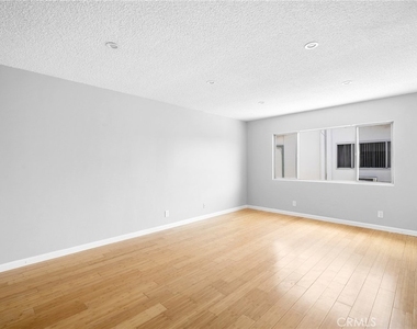351 Salem Street - Photo Thumbnail 6