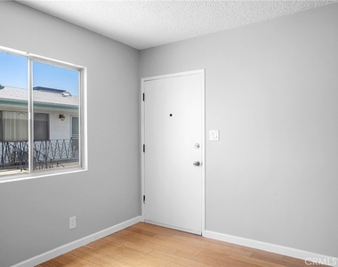 351 Salem Street - Photo Thumbnail 2
