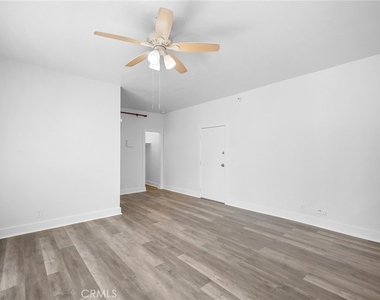 228 S Kenwood Street - Photo Thumbnail 6